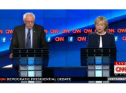 Hilary Clinton Serang Bernie Sanders