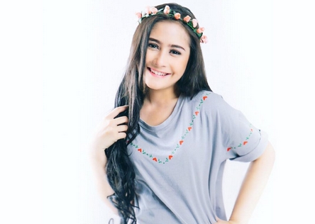 Banjir Air Mata, Prilly Dapat Kejutan Ulang Tahun di Kamar Hotel
