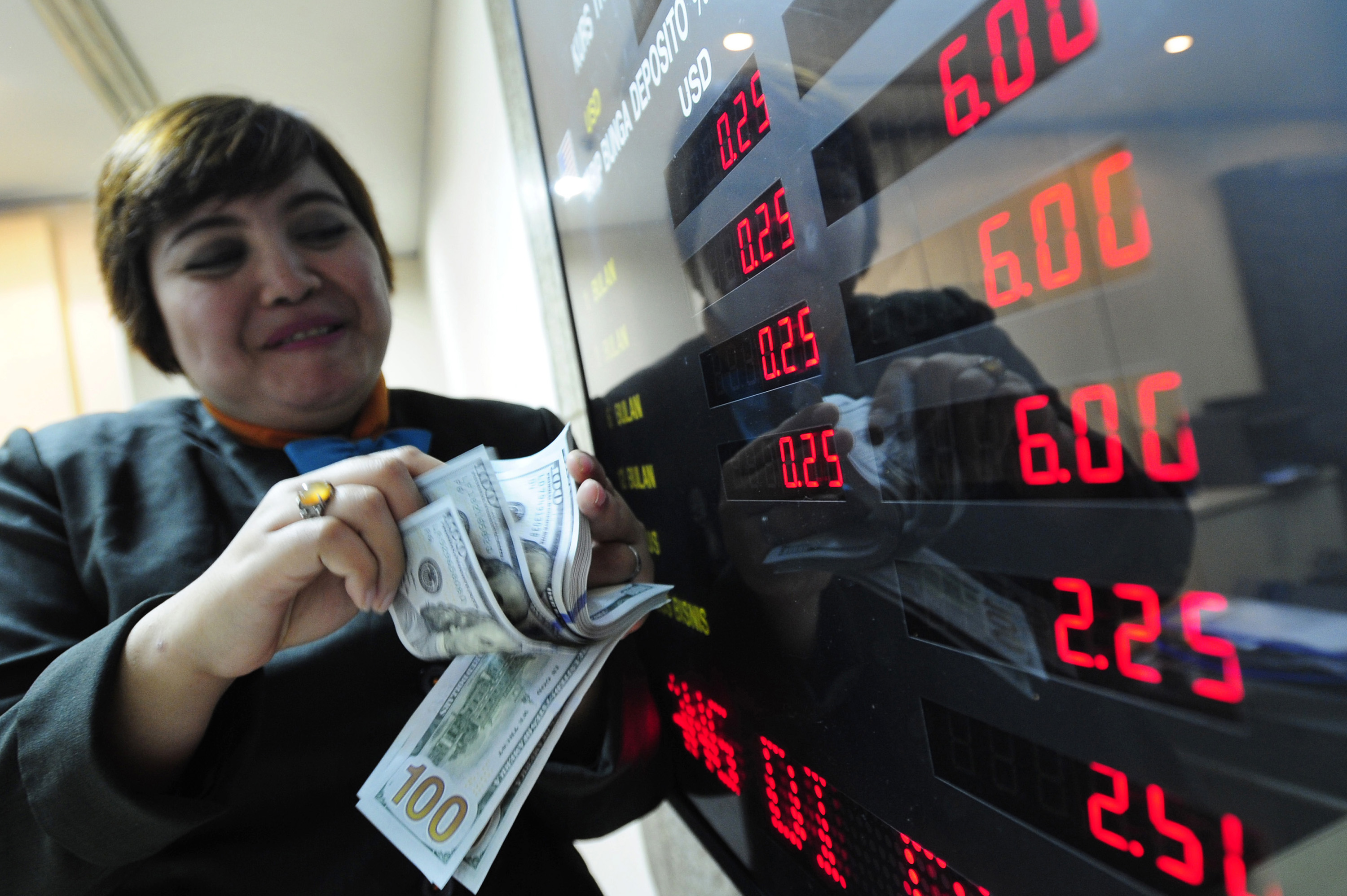 Rupiah Dibuka Melemah ke Rp13.436 per Dollar AS