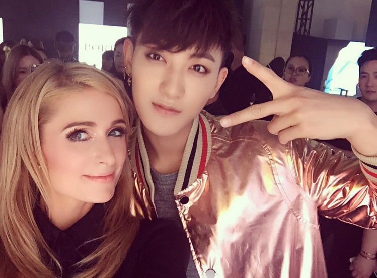 Paris Hilton Pamer Foto Bareng Tao Eks EXO