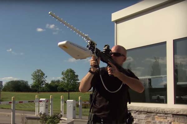DroneDefender, Tembak Jatuh Drone dengan Sinyal Radio