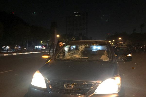 Pelemparan Batu pada Mobil Pelat D Coreng Nama The Jakmania