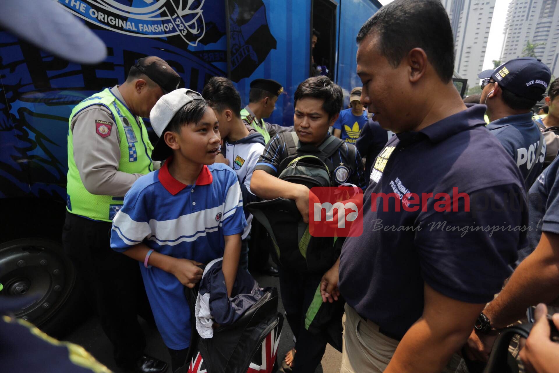 Bobotoh Terlibat Bentrok dengan Suporter Lain