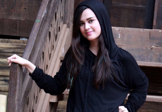 Cut Meyriska Selalu Jaga Hubungan Baik dengan Fans 