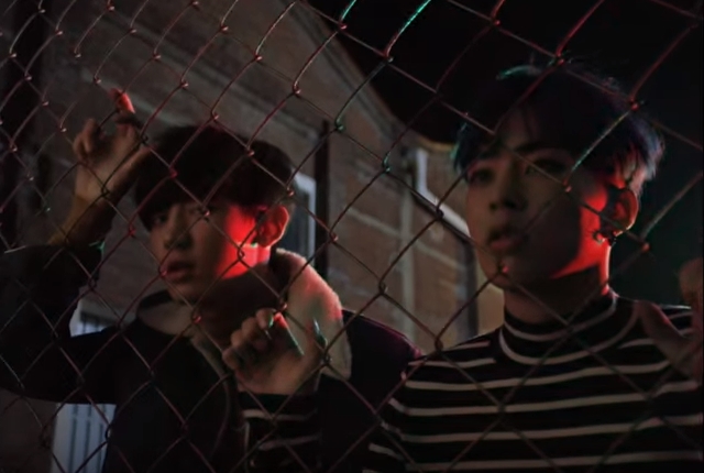 EXO Rilis Video Musik Lagu “Love Me Right - romantic universe”