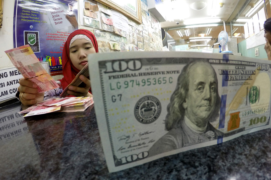 Rupiah Ditutup Menguat Tipis di Awal Pekan