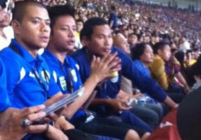 Begini Tantan, Hariono dan Ridwan Dukung Persib di Bangku Penonton