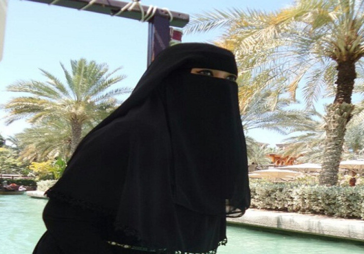 Soraya Abdullah dari Layar Kaca ke Cadar Penuh Misteri