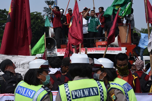Demo Satu Tahun Jokowi-JK di Berbagai Kota