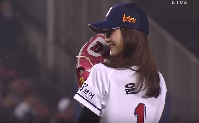 Sukses Jadi Pelempar Bola Pertama Yoona SNSD  Banjir Pujian Netizen