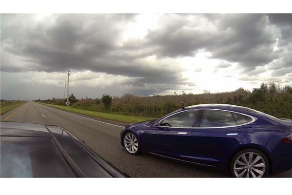 Tesla Model S P85D Kalah Kencang dengan P90D