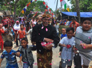 Udik-Udik, Tradisi Sebar Uang Sebagai Simbol Rasa Syukur