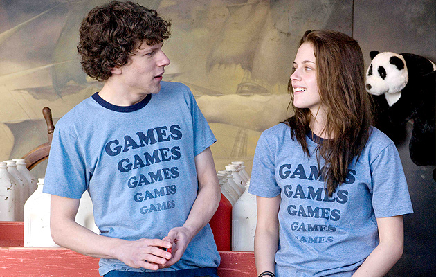 Ciuman, Kristen Stewart dan Jesse Eisenberg Pacaran?