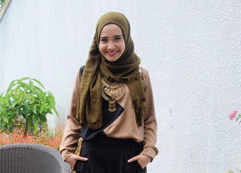 Zaskia Sungkar Tampilkan Budaya Lokal di JFW 2015