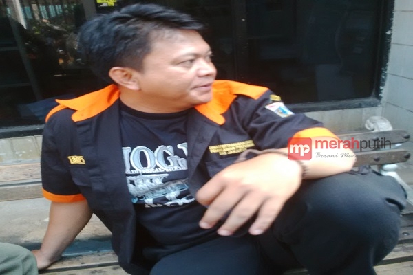 Meski Gaji Minim, Atribut Relawan Palang Hitam Optimal