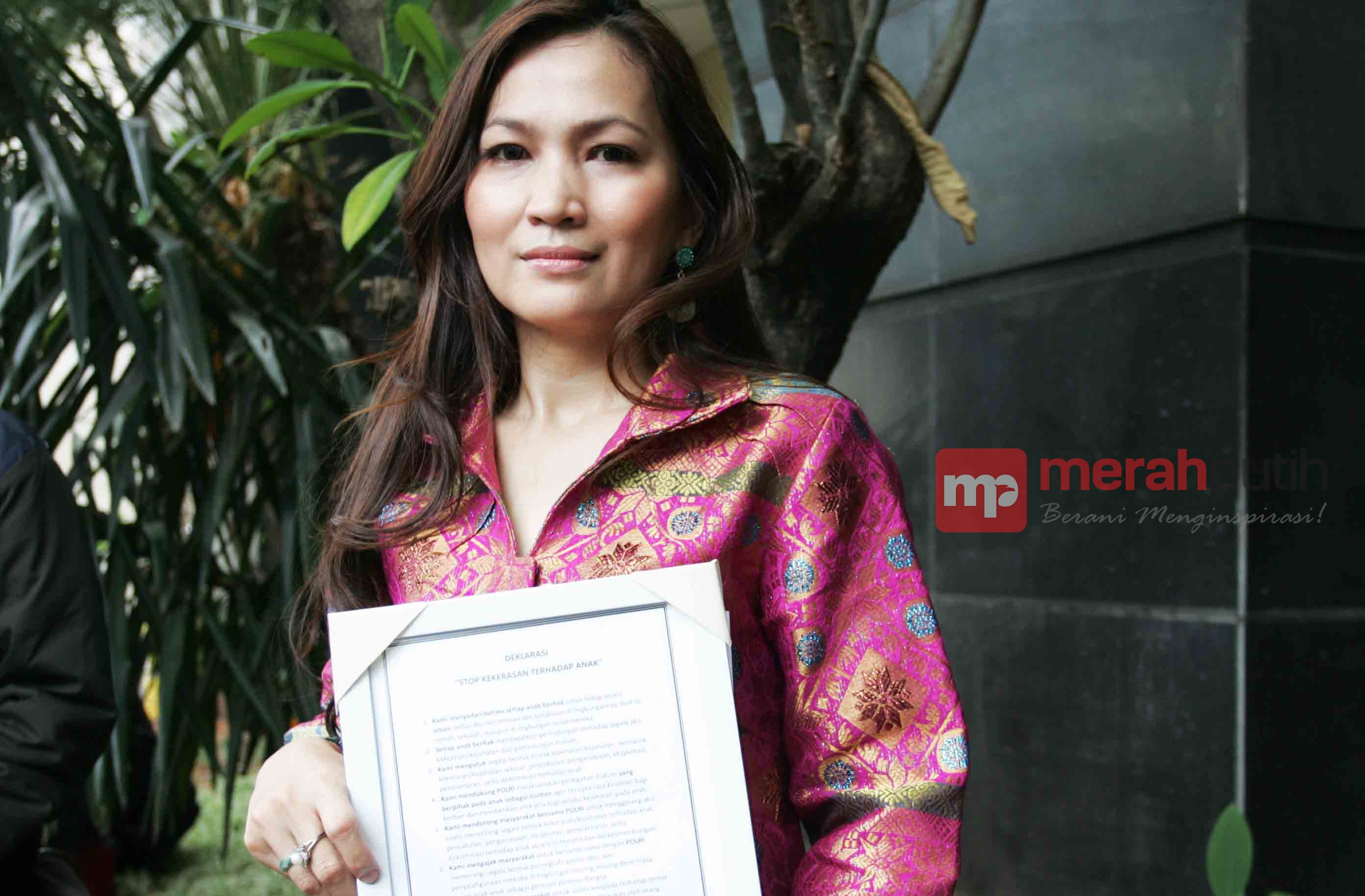 Konsen Soal Perlindungan Anak, Erlinda Dianugerahi Penghargaan Oleh Kapolri