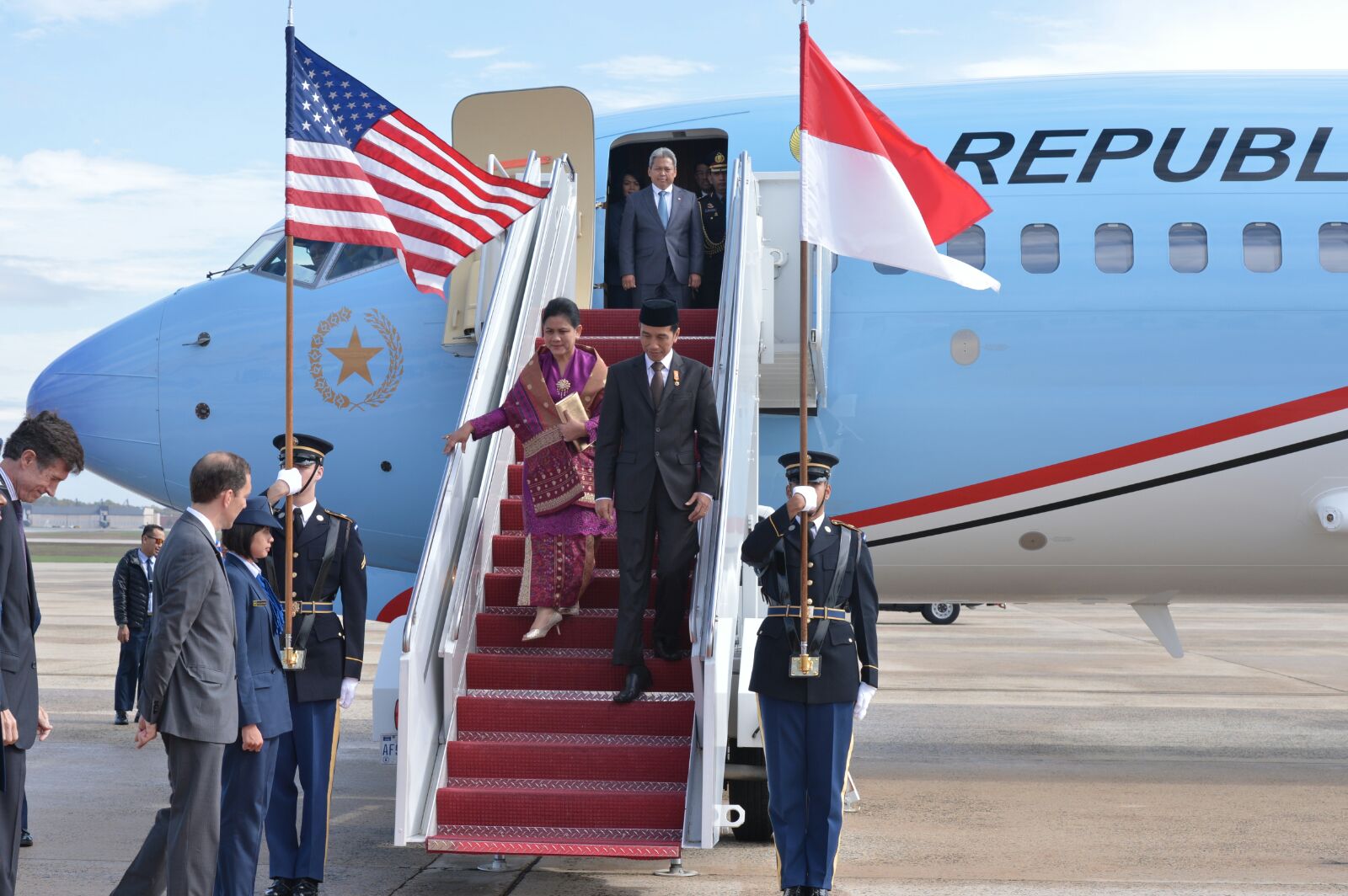 Tiba di Amerika, Netizen Sebut Jokowi Disambut Tukang Sampah?