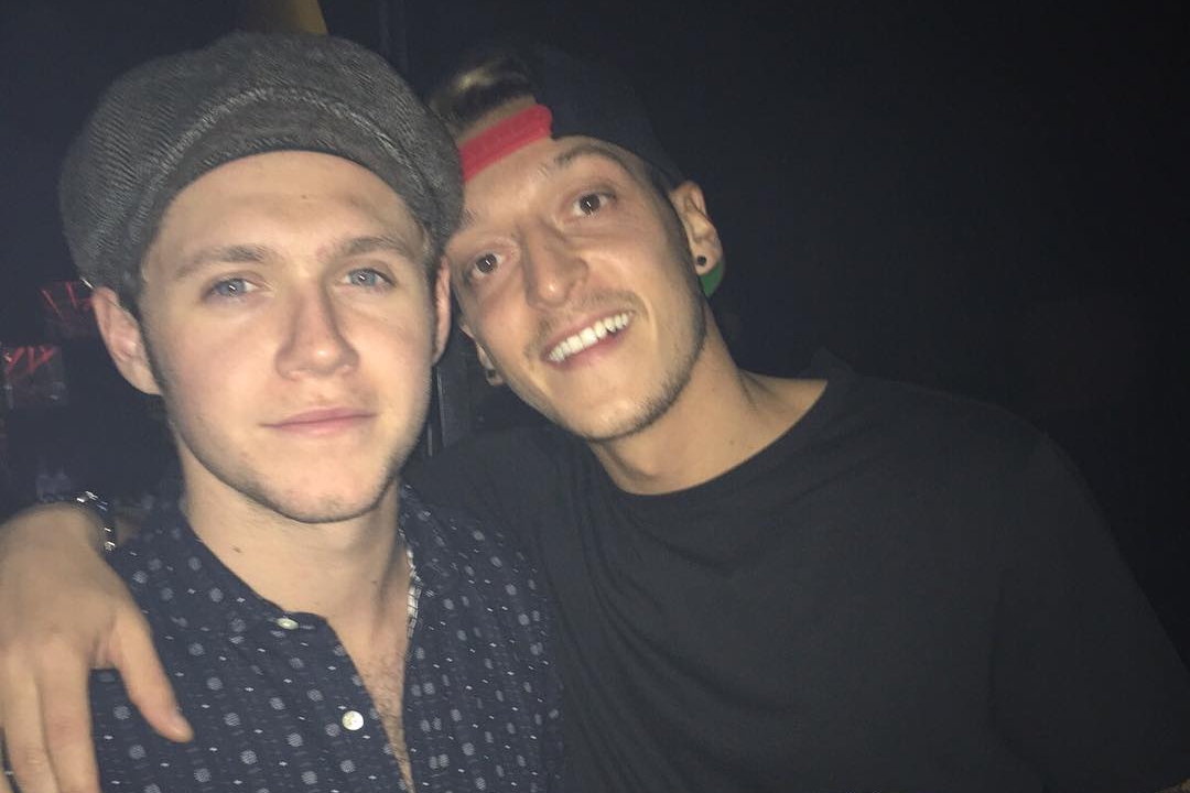 Rayakan Kemenangan, Mesut Ozil Dugem Bareng Personel One Direction