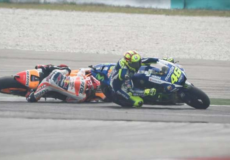 Insiden Rossi Vs Marquez Adalah Tontonan yang Menarik