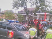 Warga Padati Lokasi Rekonstruksi Pembunuhan Ibu dan Anak