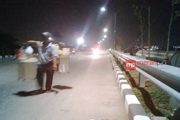 Taman Jokowi, Tempat Mesum Sekaligus Sandaran Hidup Keluarga
