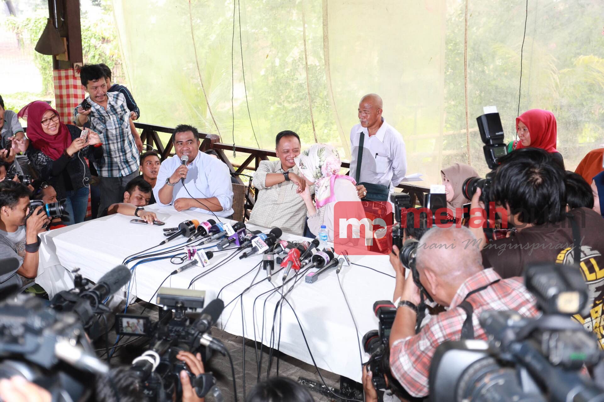 Arzetti Bilbina: Suami Saya Adalah Keluarga Besar Angkatan