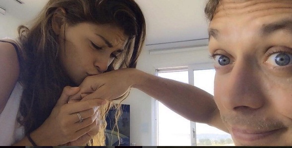 Dukungan Manis Sang Kekasih untuk Valentino Rossi