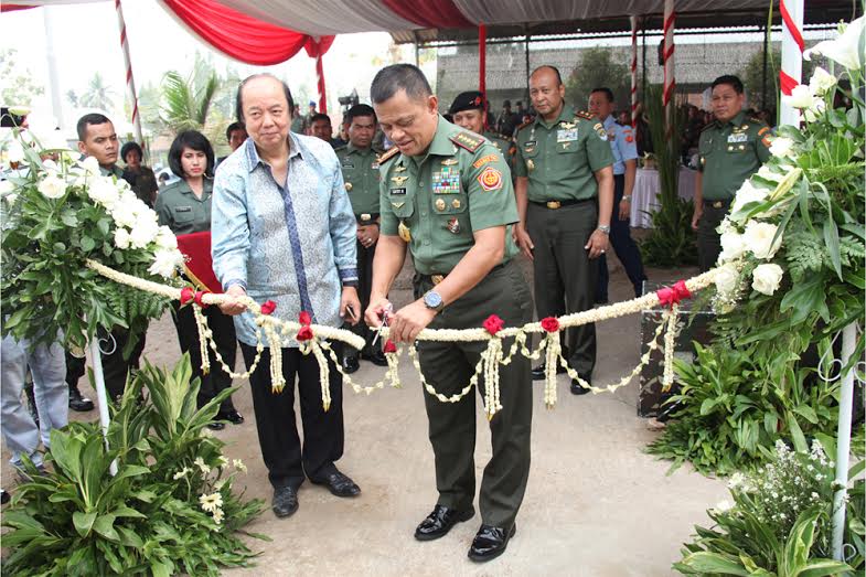 Bos Mayapada Serahkan Bantuan 200 Unit Perumahan untuk TNI 