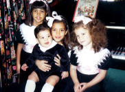 Galeri Foto Masa Kecil Keluarga Kardashian