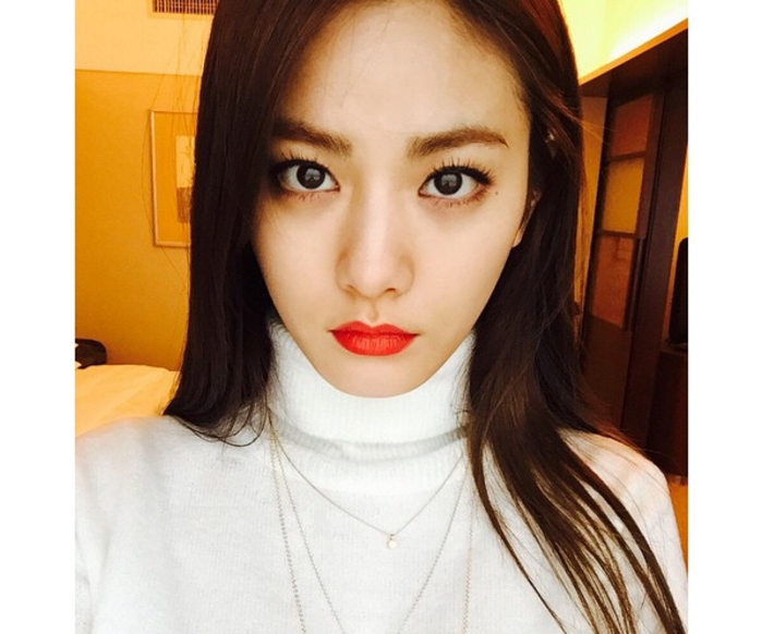 Nana After School Pamer Tubuh Seksinya