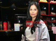 Pesona Cantik Annisa Pohan dalam Fashion Show Batik Alleira