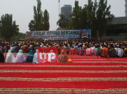 Ratusan Anggota DPR Salat Istisqa