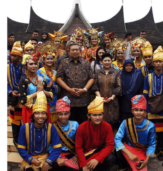 SBY Salat Minta Hujan di Padang