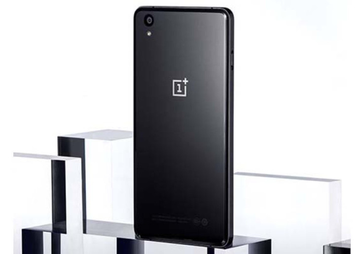 One Plus X Menampakan Diri