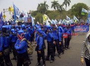 Orator Suruh Pulang Massa Demo yang Takut Terik Matahari