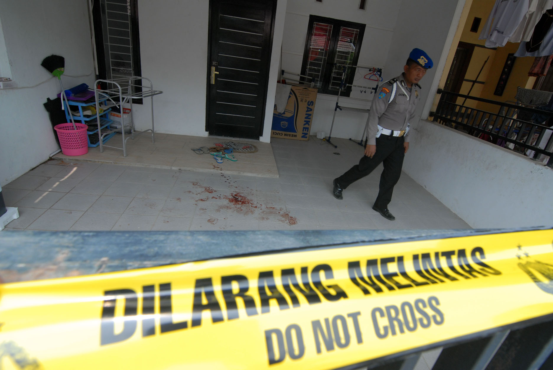 Lamaran Ditolak, Pistol Menyalak