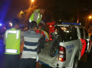 Polisi Angkut Kendaraan Pembalap Liar di Taman Mini