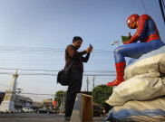 Spiderman Bergigi Tonggos Ramaikan Jogja Street Sclupture