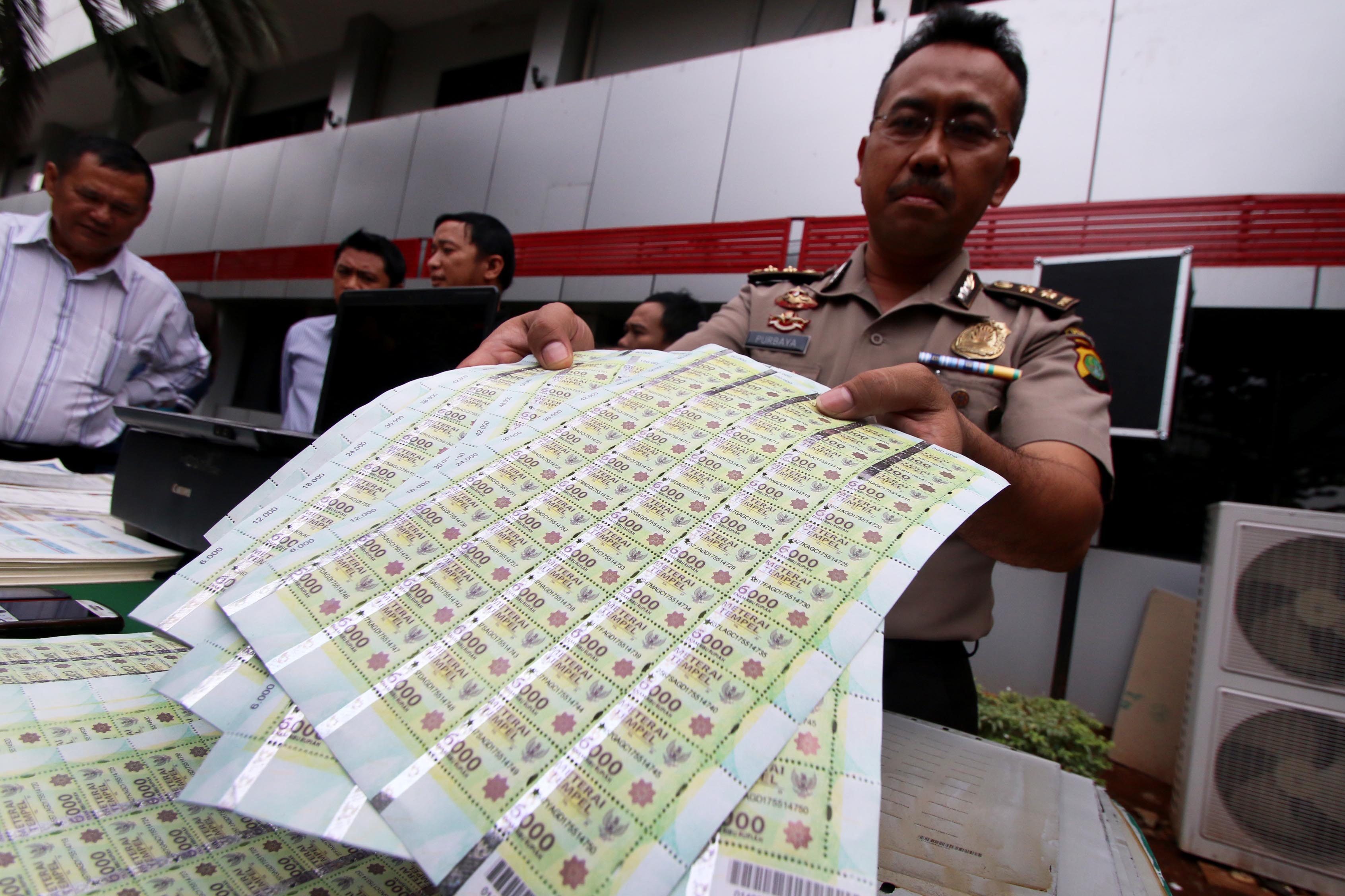 Polisi Sita Materai Palsu Senilai Rp3 Miliar