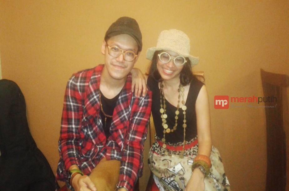 Bersahabat, Endah N Rhesa Tampil di Peresmian Whats Up Kafe