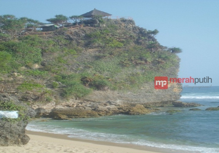 Nikmati Sensasi Tebing Karang di Pantai Pok Tunggal Yogyakarta
