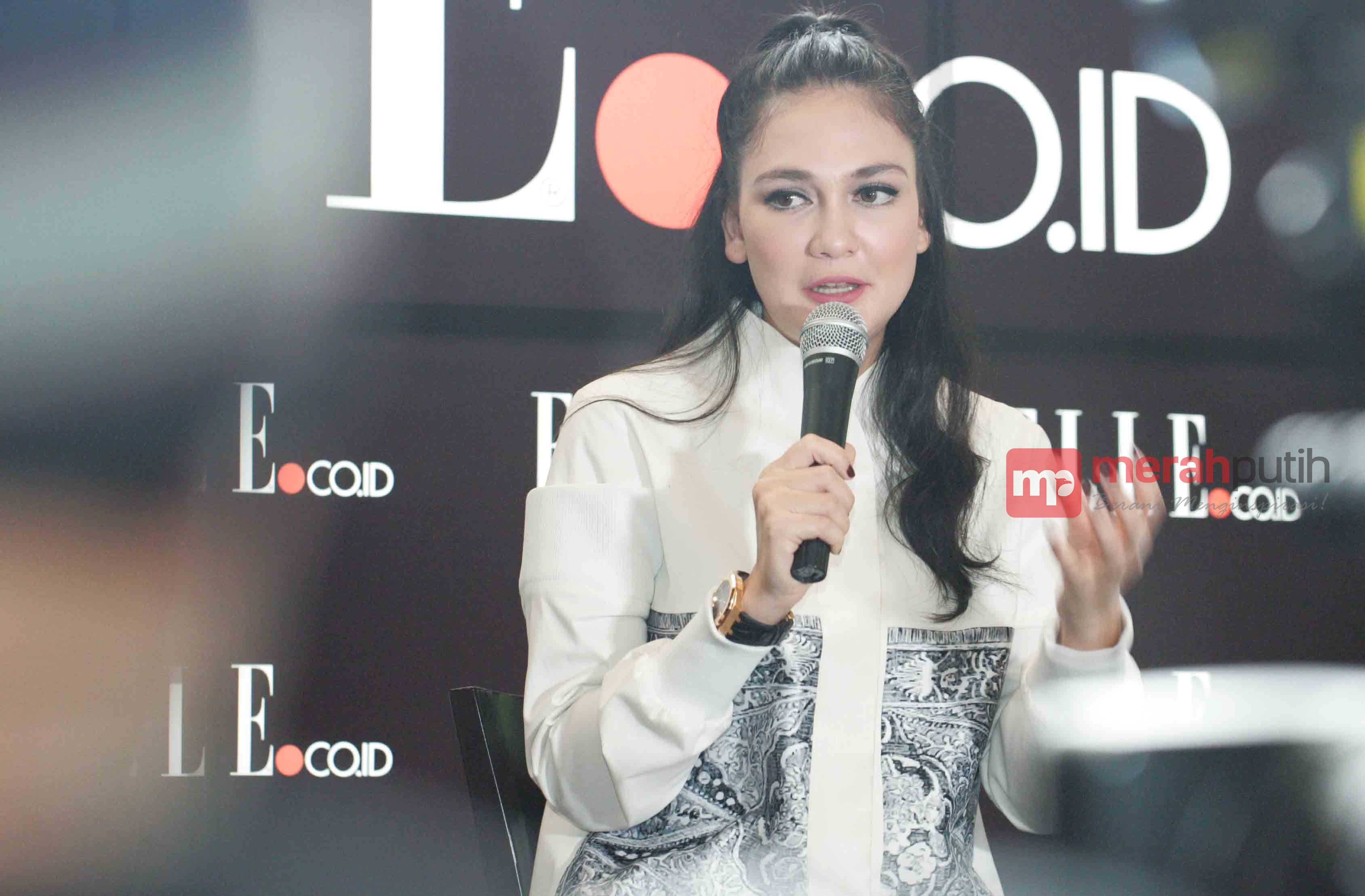Begini Aksi Luna Maya dan Cut Tari Saat Wefie