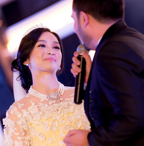 Galeri Foto Pernikahan Tya Arifin dengan Putra Siti Nurhaliza