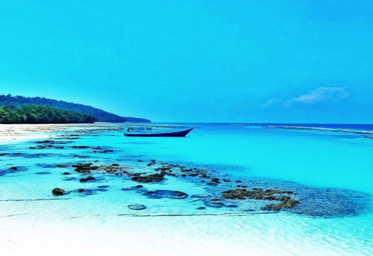 Keindahan Tiada Tara Pulau Maratua di Kalimantan Timur