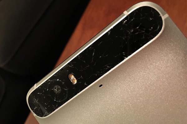 Lapisan Kaca Nexus 6P Cacat Produksi