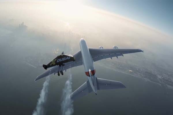 Aksi Duo Manusia Jet di Langit Dubai