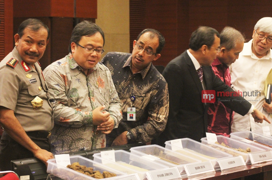 Kepolisian Gagalkan Penyelundupan 84 Kontainer Tekstil dan Minerba