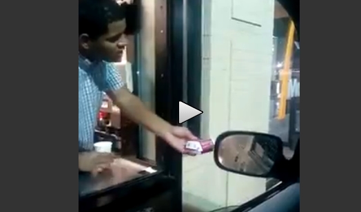 Miris, Video Pegawai McD Siram Gelandangan dengan Air