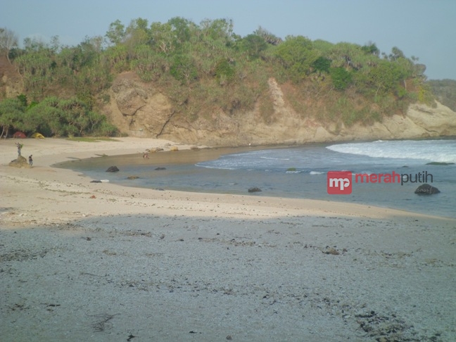 Orang-Orang Miskin di Balik Pesona Pantai