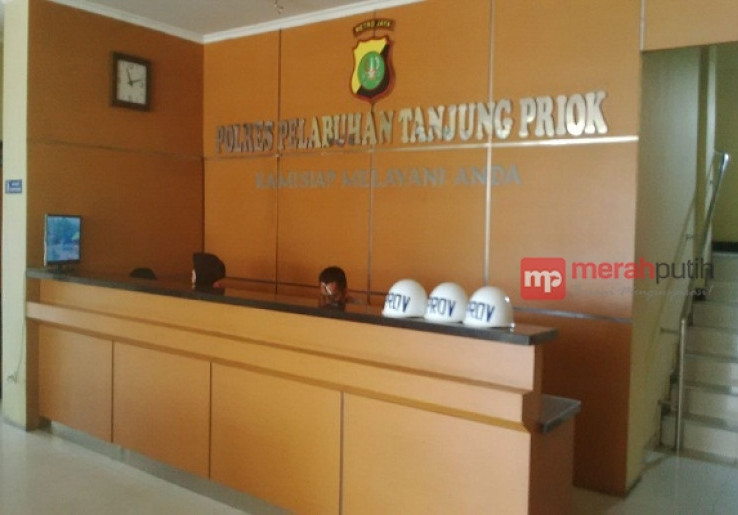 Mayat Penuh Luka Tusuk Mengapung di Muara Baru